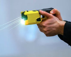 Đánh giá súng điện Taser đặc điểm và công năng vượt trội