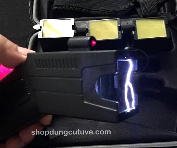 Thông tin đặc tính súng điện Taser và bộ sạc kèm theo